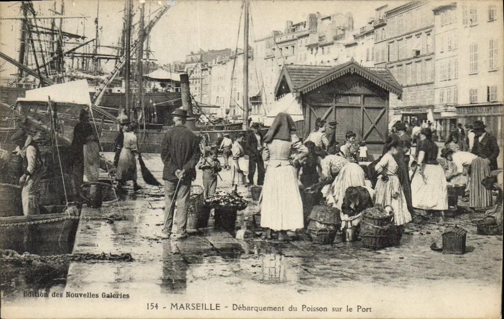 Marseille - Débarquement du Poisson sur le Port — Édition des Nouvelles Galeries, n° 154 - Recto