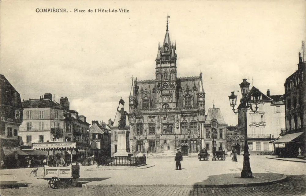 Compiègne - Praça do Hotel de Ville — editor anônimo, número de série não visível - Frente