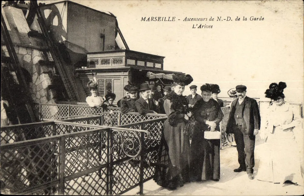 Marselha - Elevadores de N.-D. da Guarda - A Chegada - Frente