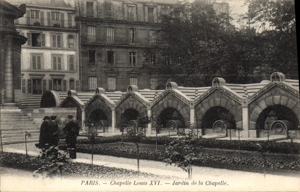Paris — Kapelle Louis XVI — Garten der Kapelle - Vorderseite