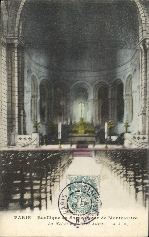 PARIS — Basílica do Sagrado Coração de Montmartre — A Nave e o Altar - Frente