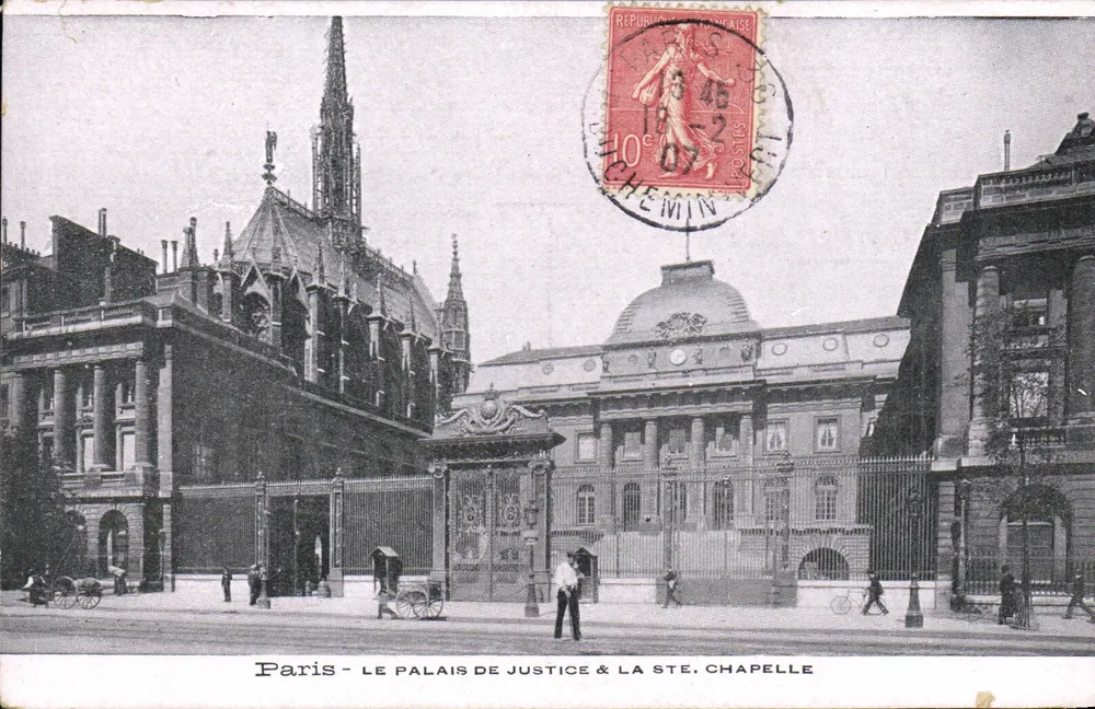 Paris - Le Palais de Justice & la Ste. Chapelle — éditeur non visible, n° de série non lisible - Recto
