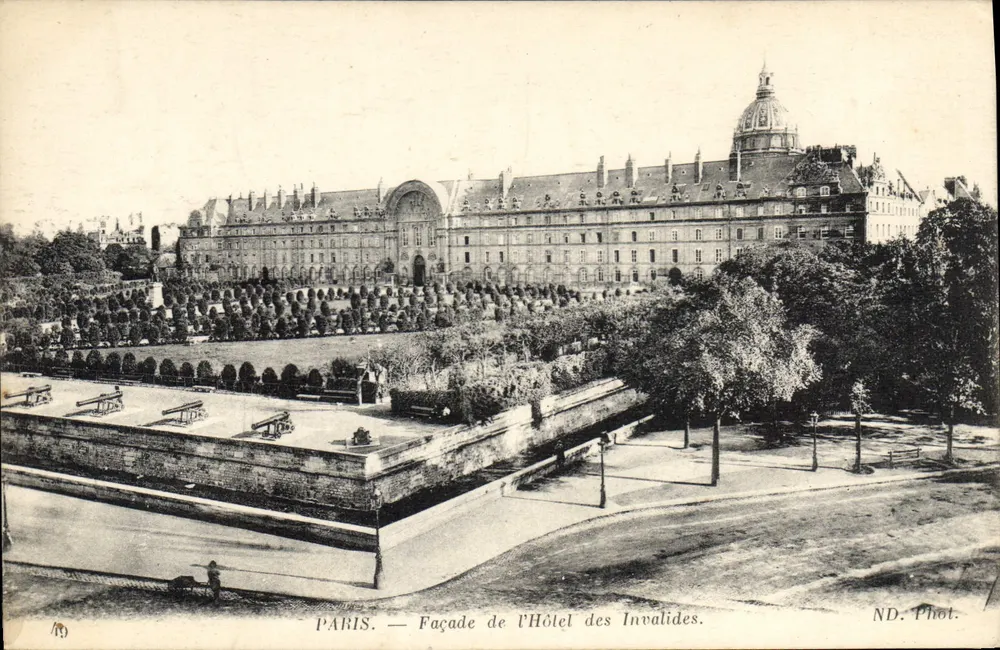 Paris — Fachada do Hotel dos Invalidos — ND. Fot. - Frente