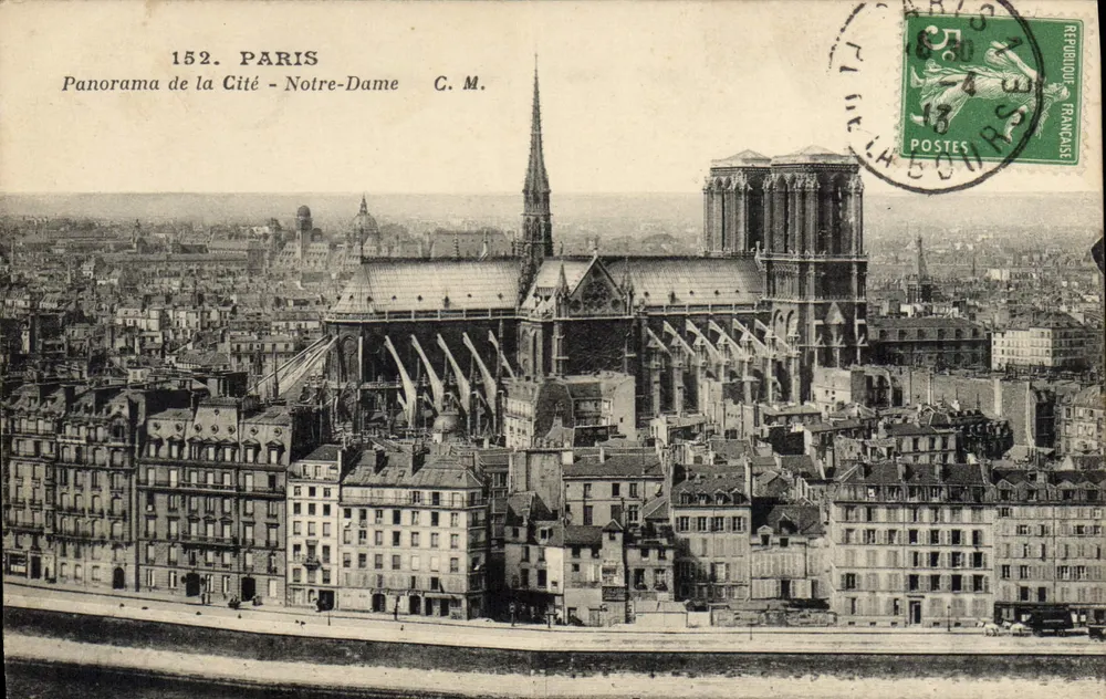 Paris - Panorama da Cidade - Notre-Dame — C.M. n°152 - Frente