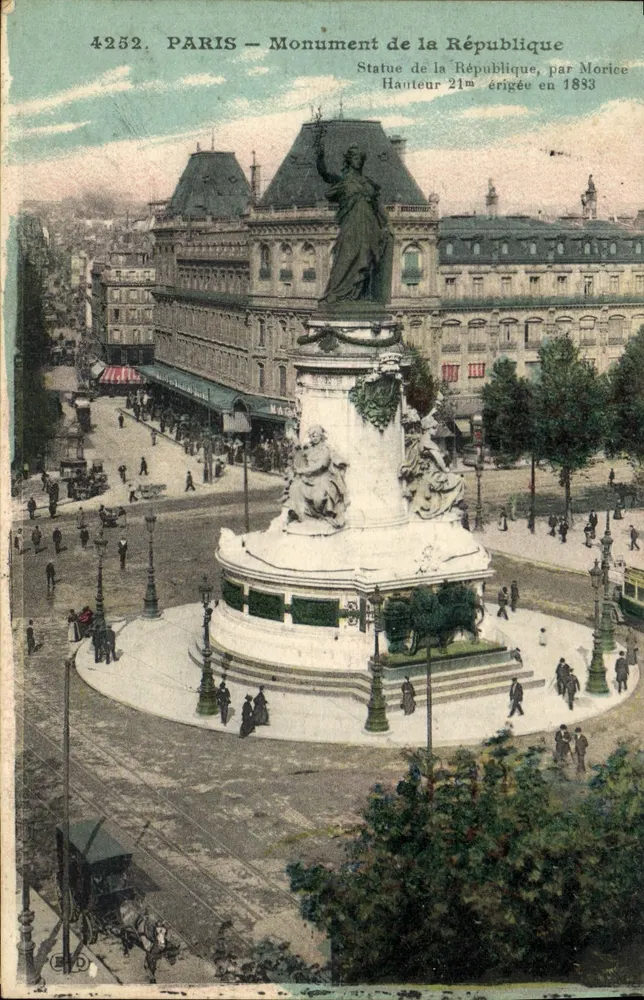 PARIS — Monument de la République — Statue de la République, von Morice, Höhe 21m, errichtet 1883 - Vorderseite