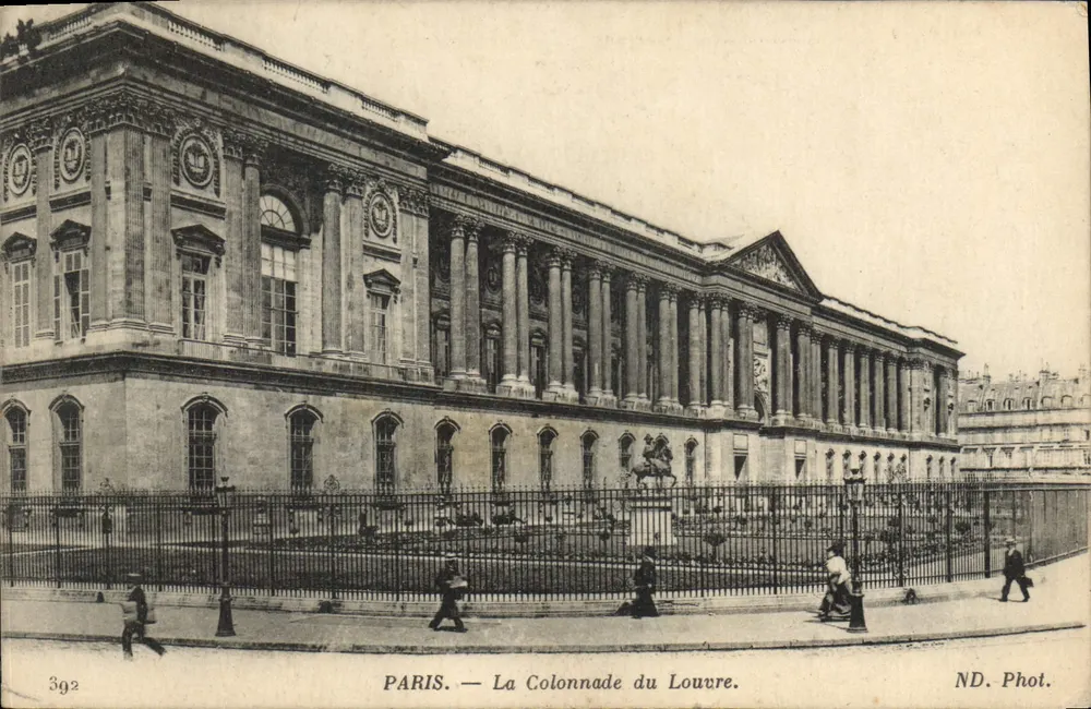 Paris — A Colunata do Louvre — ND. Fot. n° 392 - Frente