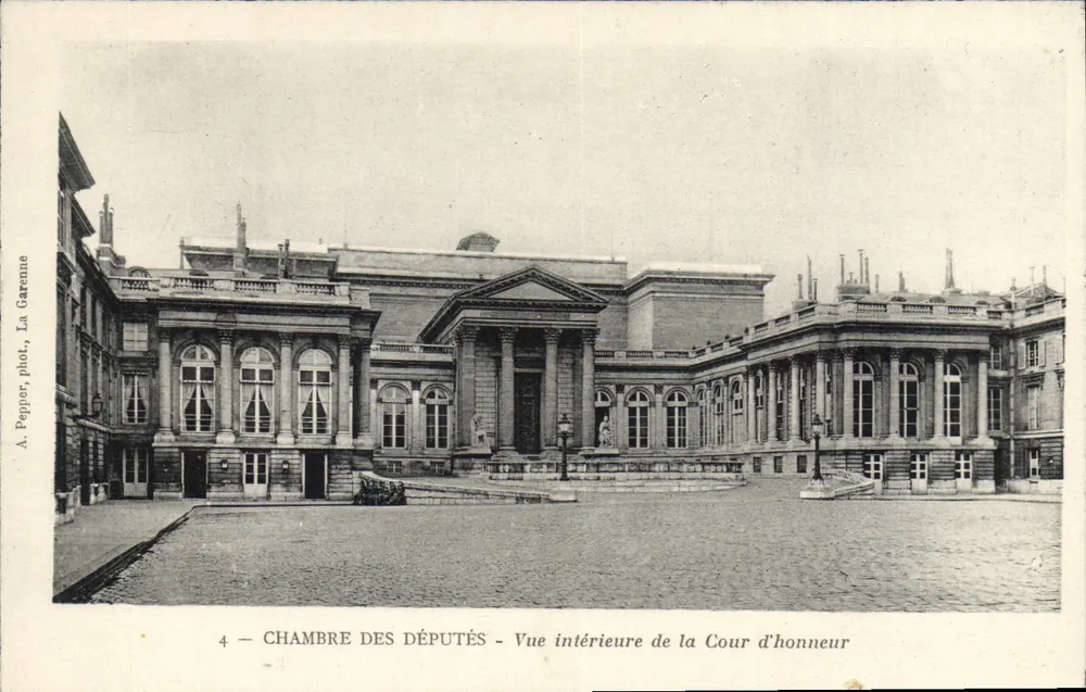 Chambre des Députés — Innenansicht der Cour d'honneur — A. Pepper, phot., La Garenne, n°4 - Vorderseite