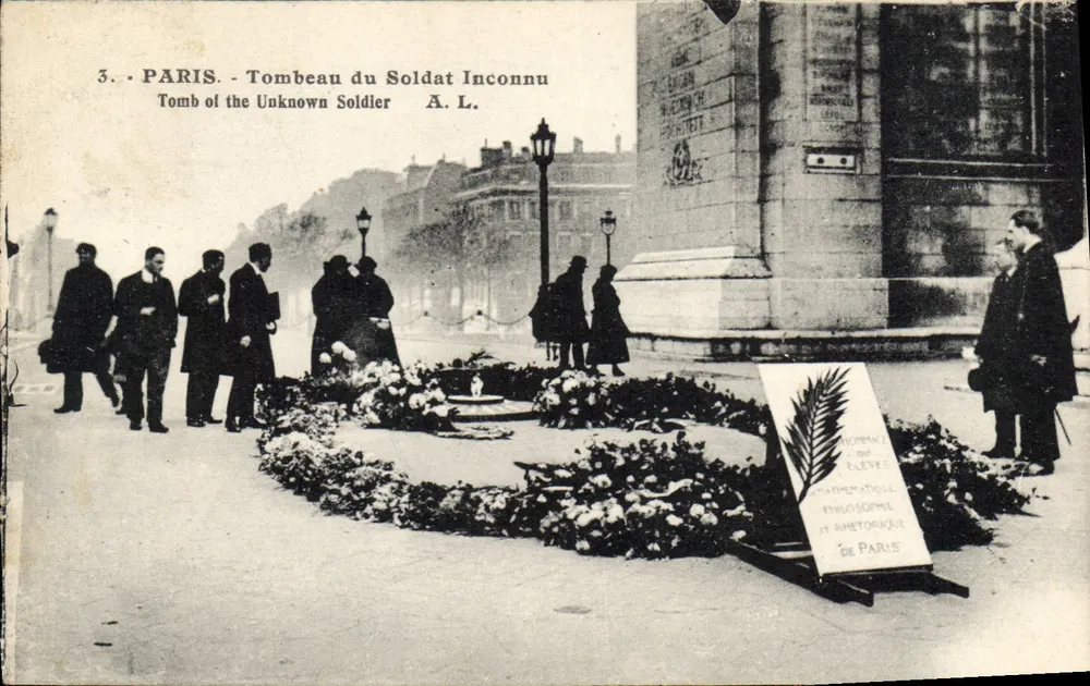 Paris - Túmulo do Soldado Desconhecido — A.L. editor, n°3 - Frente
