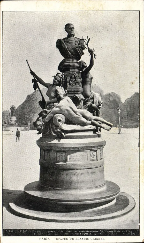 पेरिस — फ्रांसिस गार्नियर की स्टैच्यू — डेपोट पोच, स्कल्प्टर, पेरिस 1896 - आगे