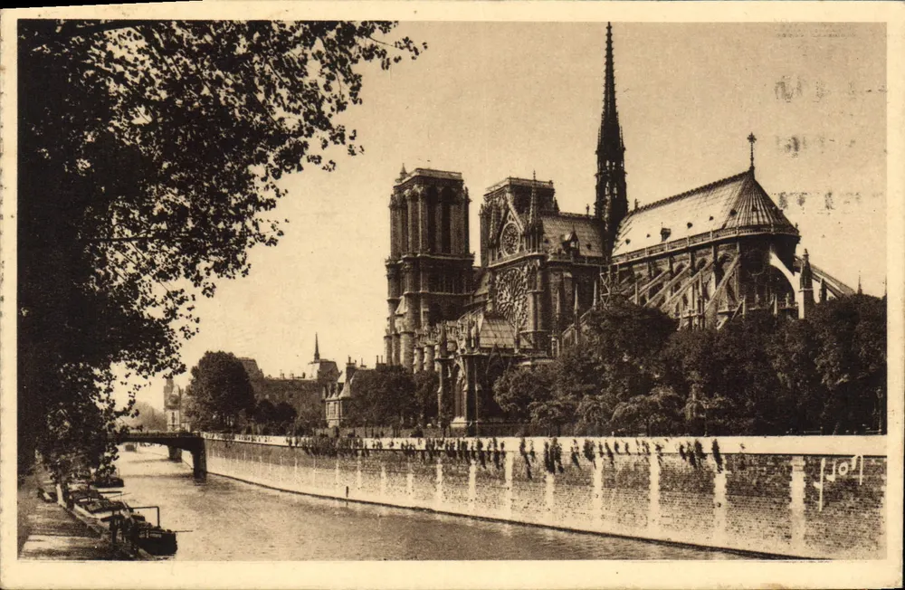 Notre-Dame de Paris — vue depuis la Seine — Les Éditions d'Art Lyon - Recto
