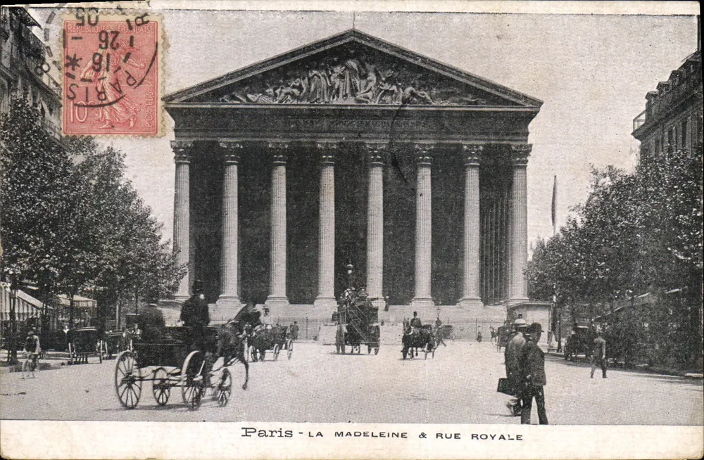 Paris - A Madeleine & Rue Royale — vista do templo com carruagens a cavalo — editor não identificado - Frente