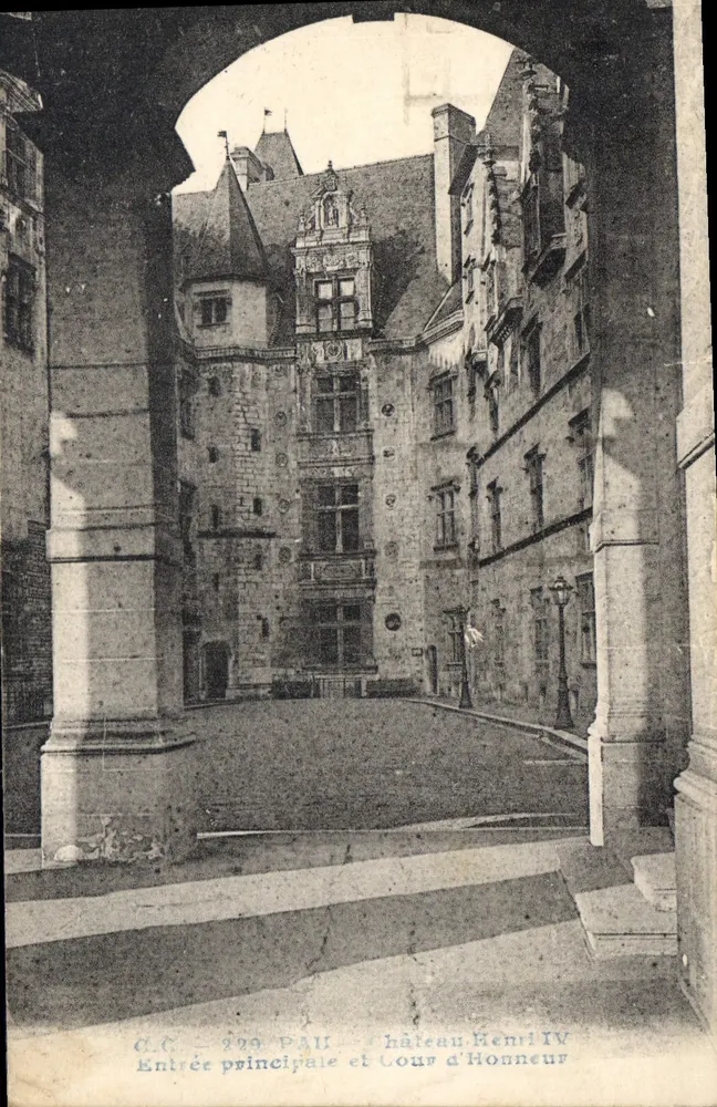 Pau — Schloss Henri IV — Haupteingang und Cour d'Honneur - Vorderseite