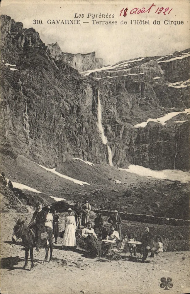 Gavarnie — Terrasse de l'Hôtel du Cirque — Les Pyrénées — éditeur Imprimé Illustré, n° 310 - Recto