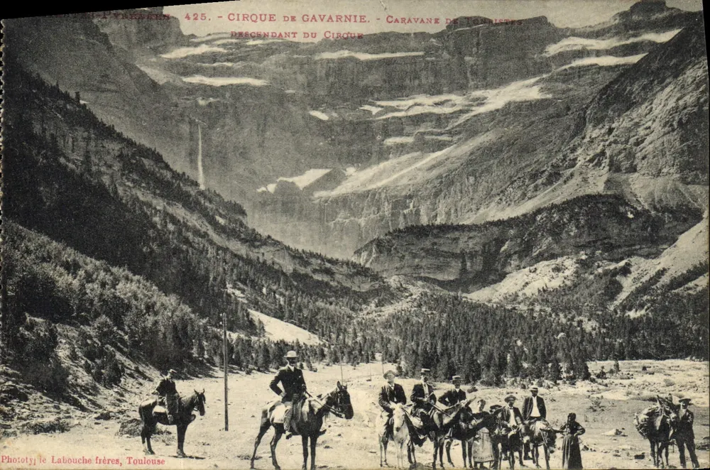 Cirque de Gavarnie — Caravana de turistas descendo do cirque — Phototypie Labouche frères, Toulouse, n° 425 - Frente