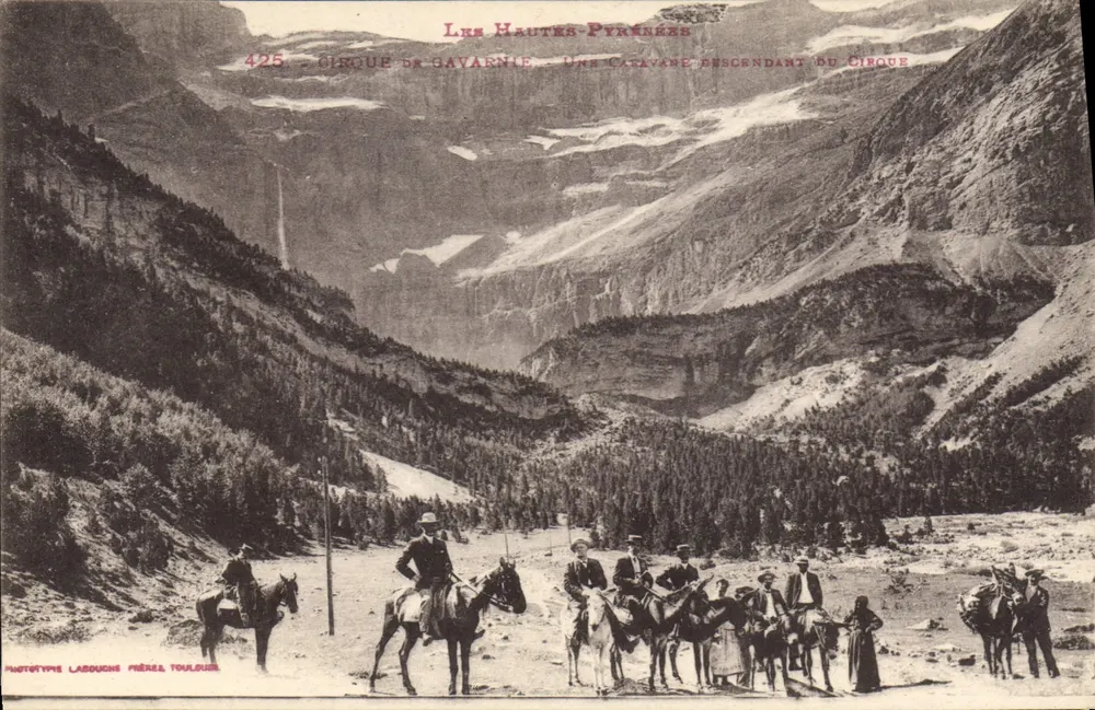 Cirque de Gavarnie — Uma caravana descendo do cirque — Phototype Labouches Frères, Toulouse, n°425 - Frente