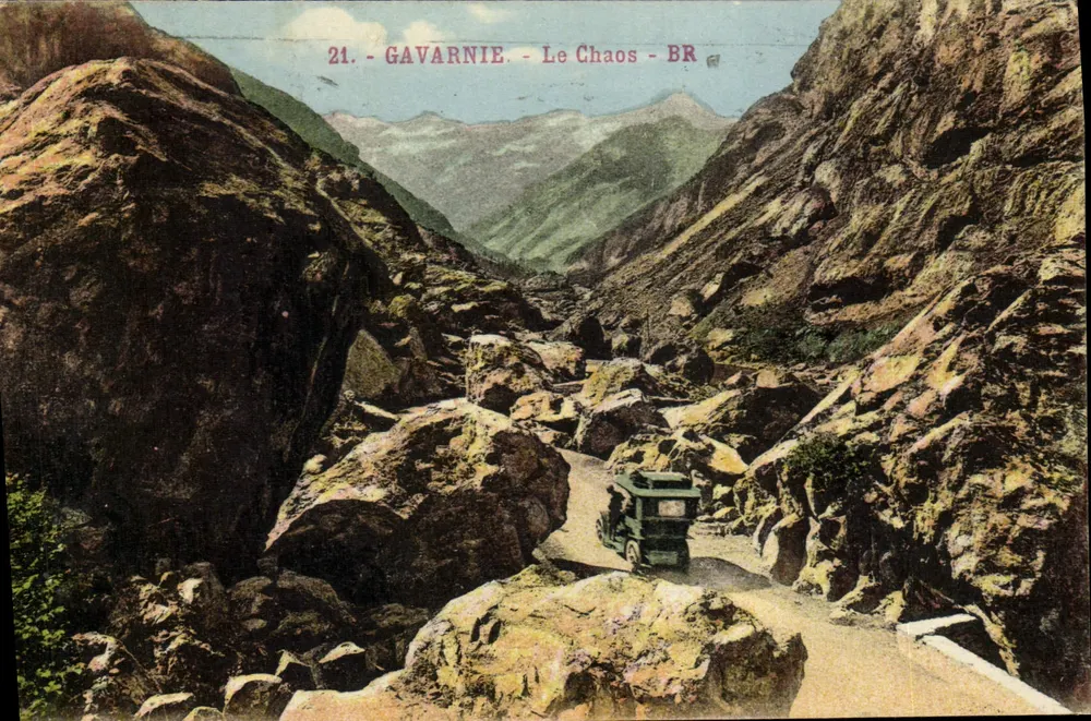 Gavarnie - Le Chaos - BR — vista do canyon rochoso com veículo — editor BR, n° 21 - Frente
