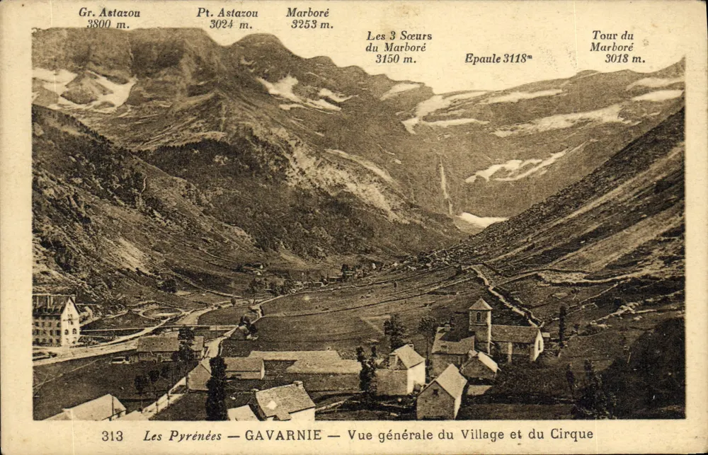 Gavarnie — Allgemeiner Blick auf das Dorf und den Cirque — Die Pyrenäen - Vorderseite