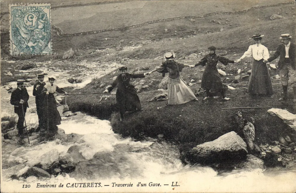 Arredores de CAUTERETS — Travessia de um Gave — LL. — N° 120 - Frente