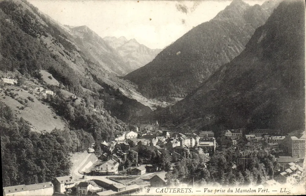 Cauterets — Vista tirada do Mamelon Vert — LL - Frente
