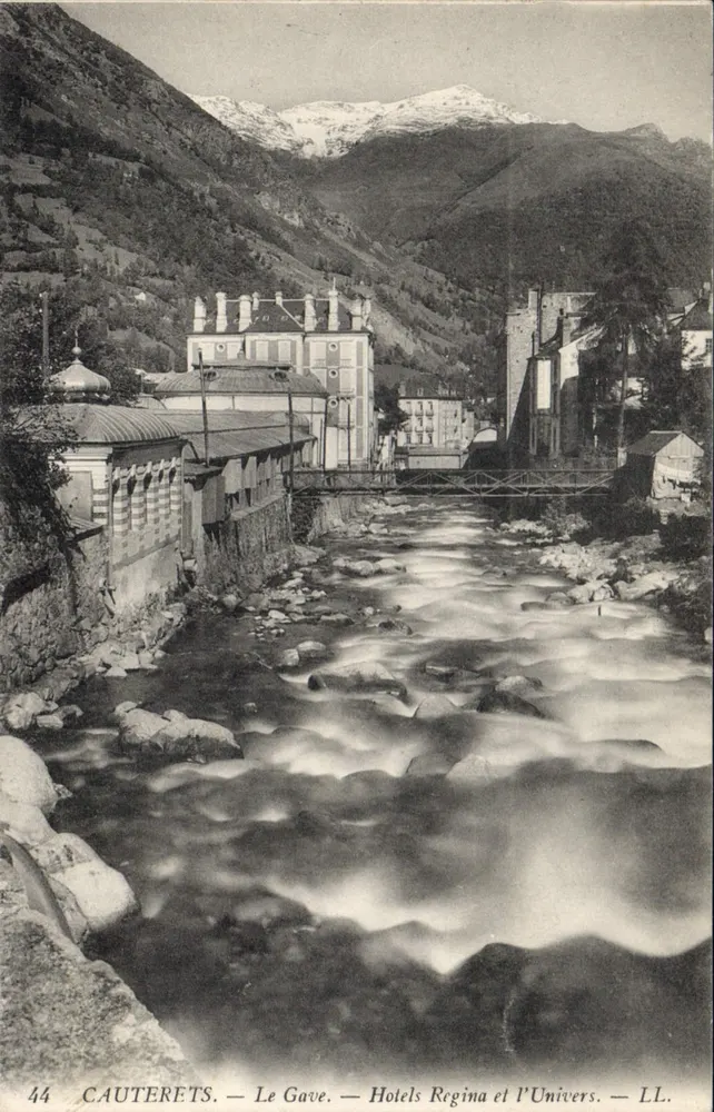 Cauterets — Le Gave — Hôtels Regina et l'Univers — LL. - Recto