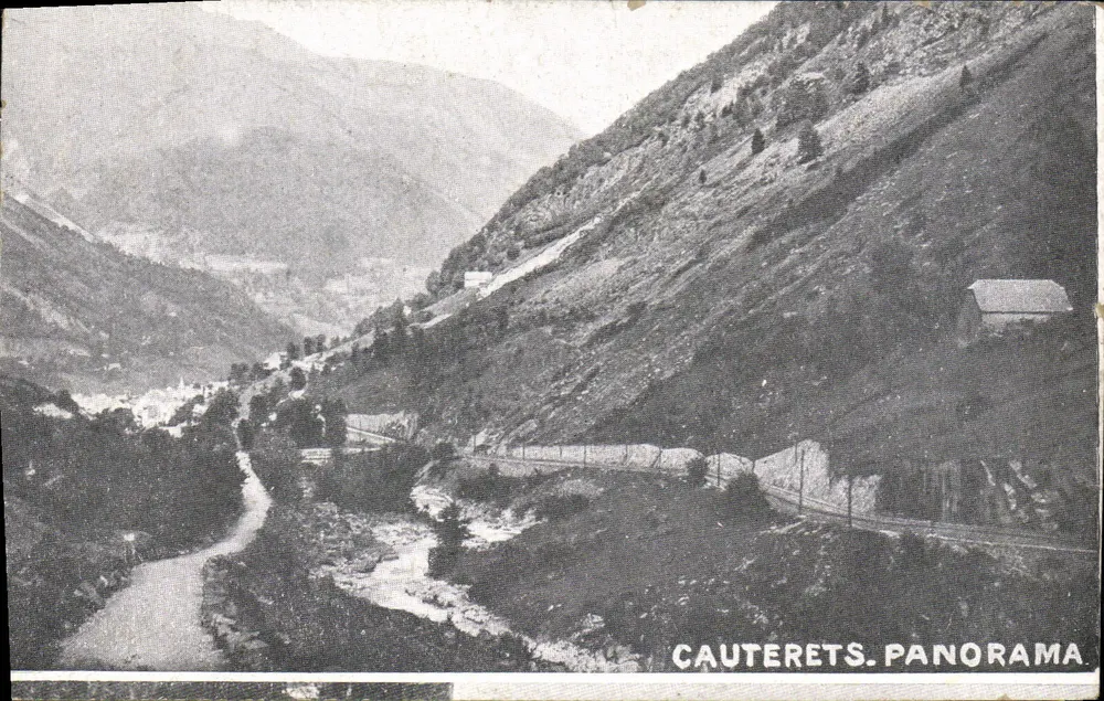 Cauterets. Panorama — vista da vallé e da linha férrea — editor não visível - Frente