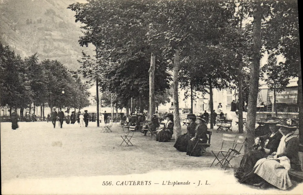 Cauterets — A Esplanada — J. L. - Frente