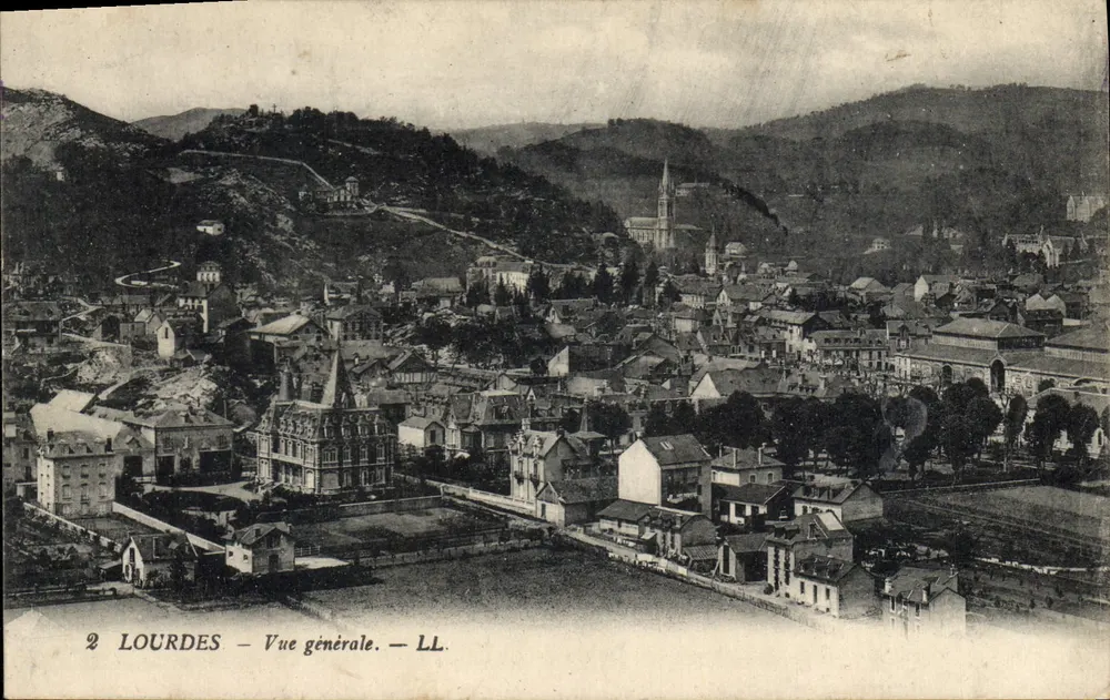 Lourdes — Vista geral — LL. - Frente