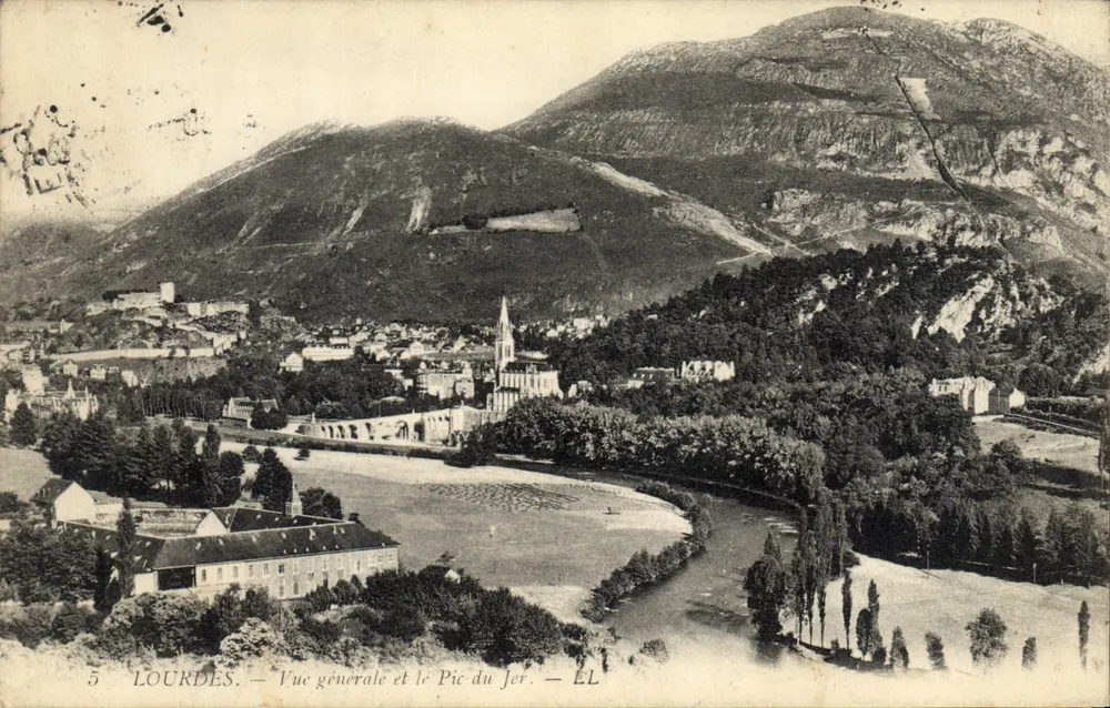 Lourdes — Vista general y el Pic du Jer — EL - Anverso