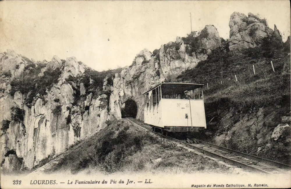 Lourdes — O Funicular do Pic du Jer — Magasin du Monde Catholique, M. Romain - Frente