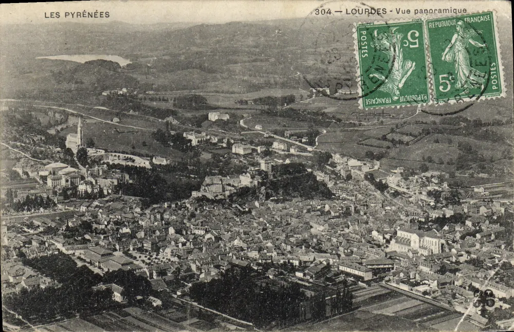Lourdes — Vista panorâmica — Les Pyrénées, n°304 - Frente