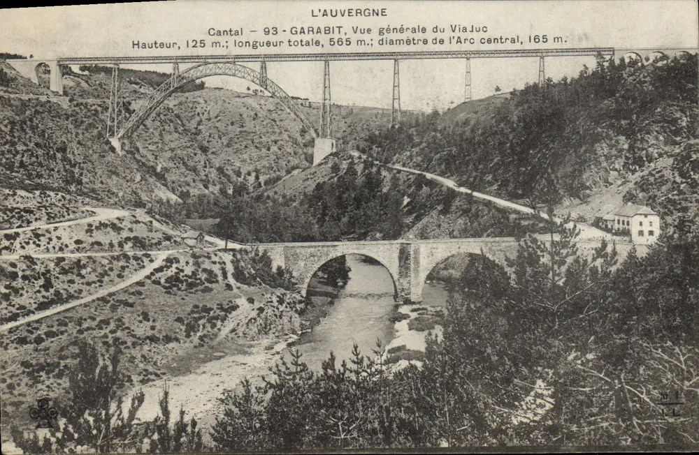 Allgemeiner Blick auf den Viadukt von Garabit — Cantal — 93 — Auvergne - Vorderseite