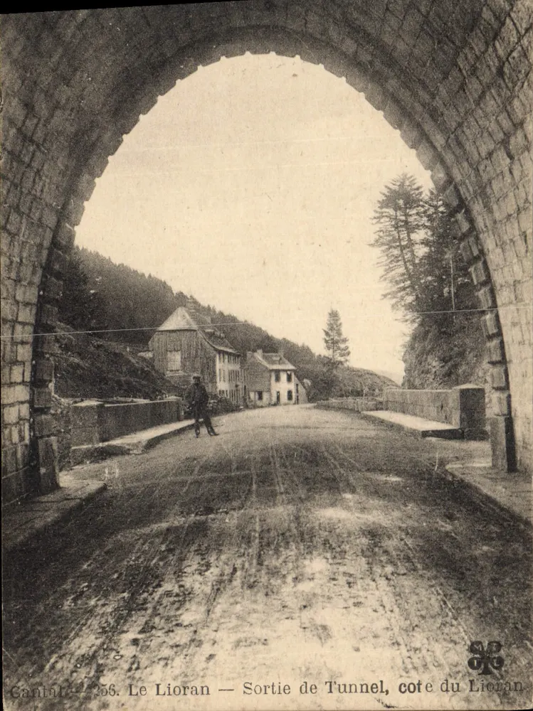 Le Lioran — Ausgang des Tunnels, Seite von Le Lioran — Kanton Canutat — n°256 - Vorderseite