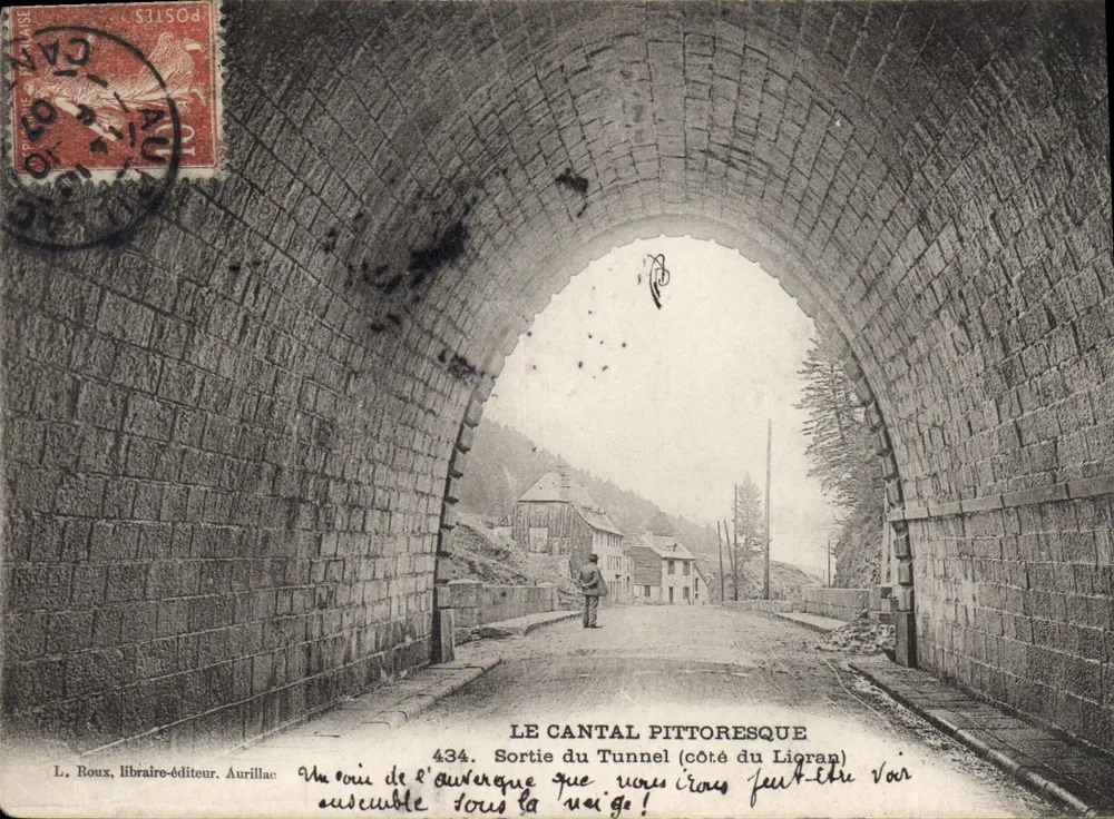 Ausfahrt des Tunnels (Seite Licran) — Le Cantal pittoresque — L. Roux, Buchhändler-Verleger, Aurillac - Vorderseite