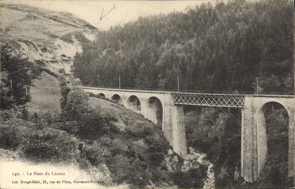 O Ponte do Lioran — viaduto com arcos sobre um canyon florestal — Lib. Bougé-Béal, 21 rue de l’Ecu, Clermont-Ferrand - Frente