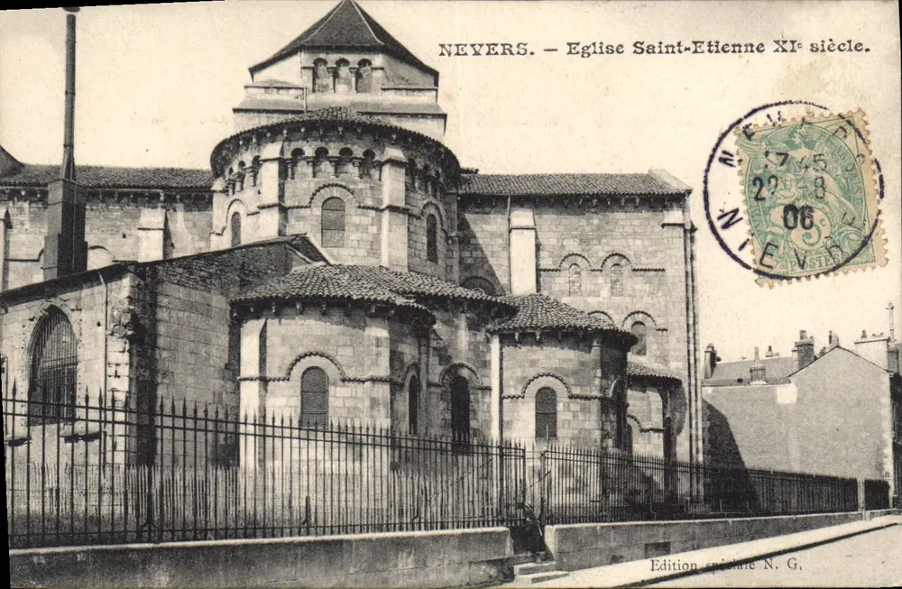 Neyers — Igreja de São Etienne, século XI — Edição especial N. G. - Frente