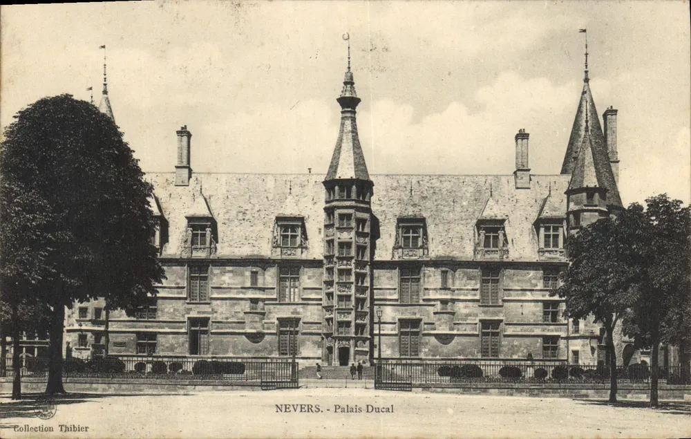 Nevers - Palácio Ducal — Coleção Thibier - Frente