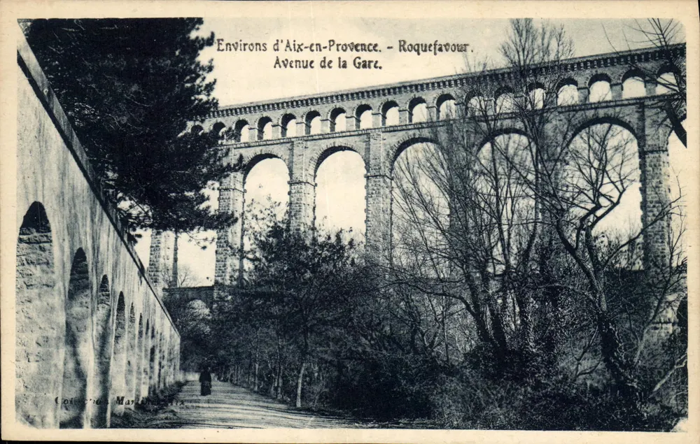 Environs d'Aix-en-Provence - Roquefavour. Avenue de la Gare. — Collection Marichaux. - Vorderseite