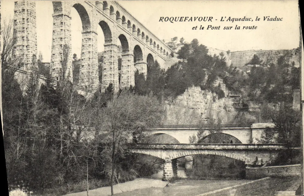 Roquefeuil - Der Aquädukt, der Viadukt und die Brücke auf der Straße - Vorderseite