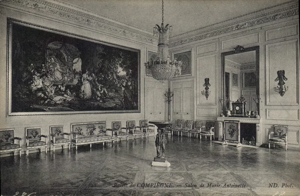 Palácio de COMPIEGNE — Salão de Marie-Antoinette — ND. Pbol. - Frente