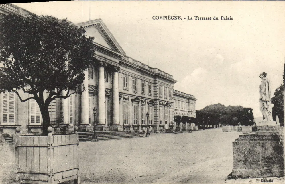 Compiègne - A Terrasse do Palácio — editor Ducellis - Frente