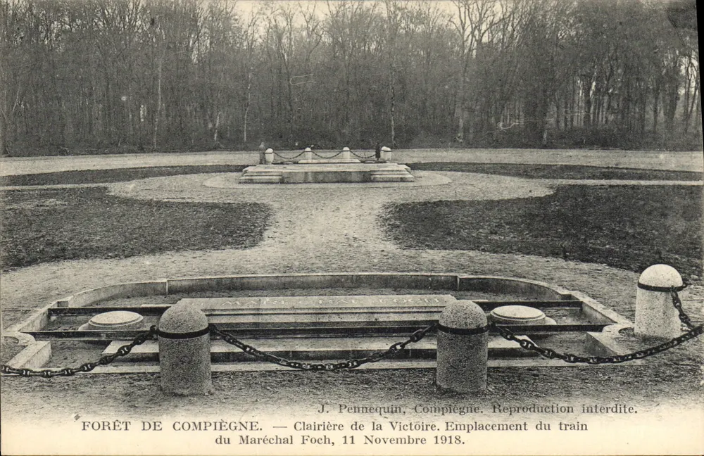 Forêt de Compiègne — Clairière de la Victoire — Standort des Zuges des Marschalls Foch, 11. November 1918 — J. Pennequin, Compiègne - Vorderseite