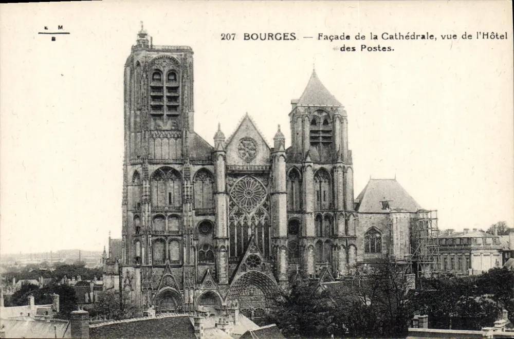 Bourges — Fassade der Kathedrale, Ansicht vom Postamt — Verlag L.M. n°207 - Vorderseite