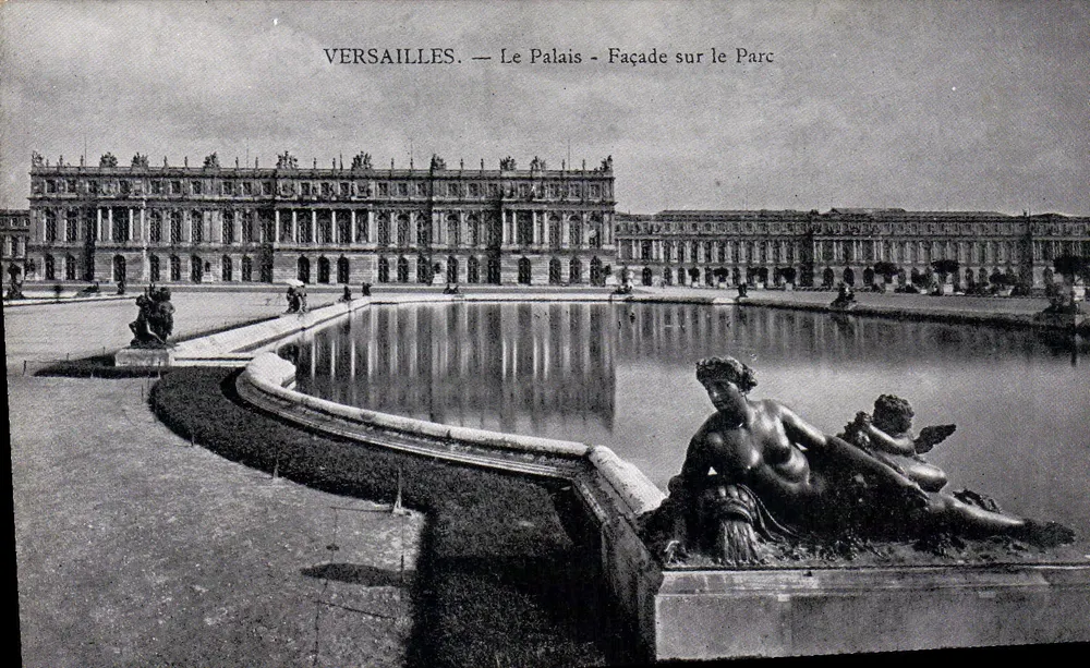 Versailles — O Palácio - Fachada para o Parque - Frente