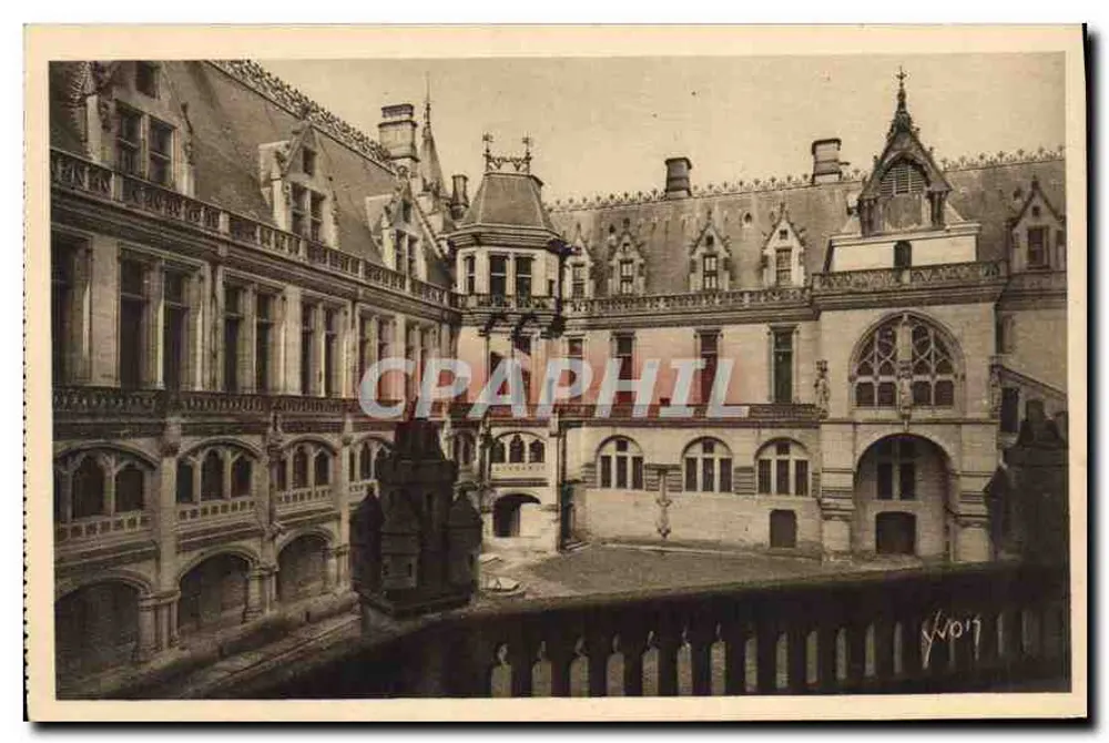 Castelo de Pierrefonds (Oise) — A Cour de Honra — Edições d'Art Yvonne, Paris - Frente