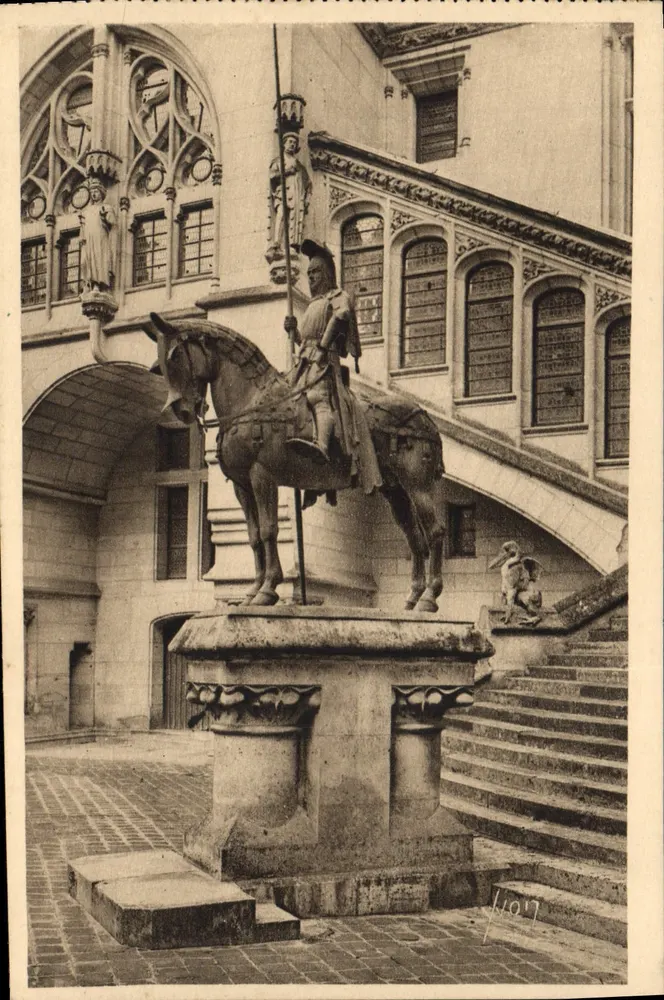 Castelo de Pierrefonds — Estátua do Duque de Orleães — Éditions d'Art Yvon, Paris - Frente