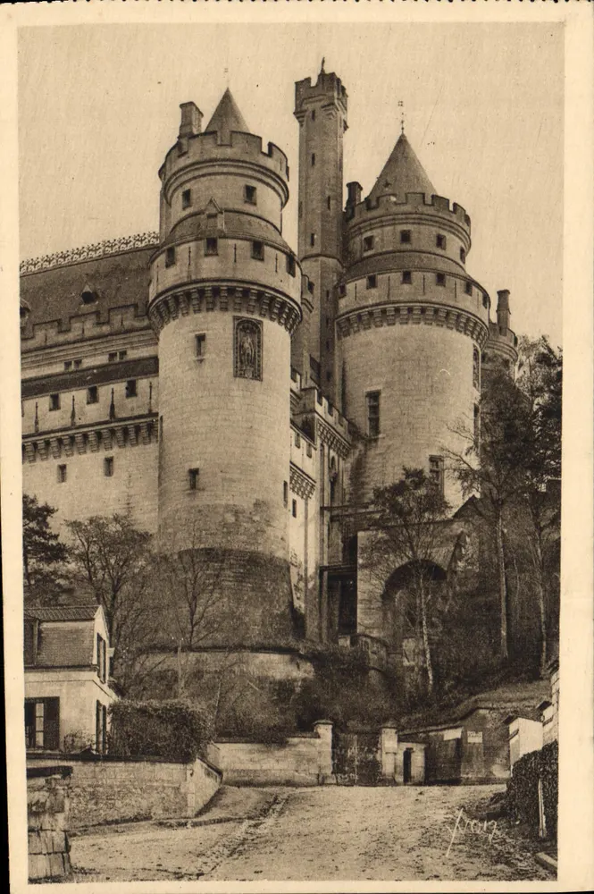 Castelo de Pierrefonds — Chegada ao Castelo — Les Éditions d'Art Yvon, Paris - Frente