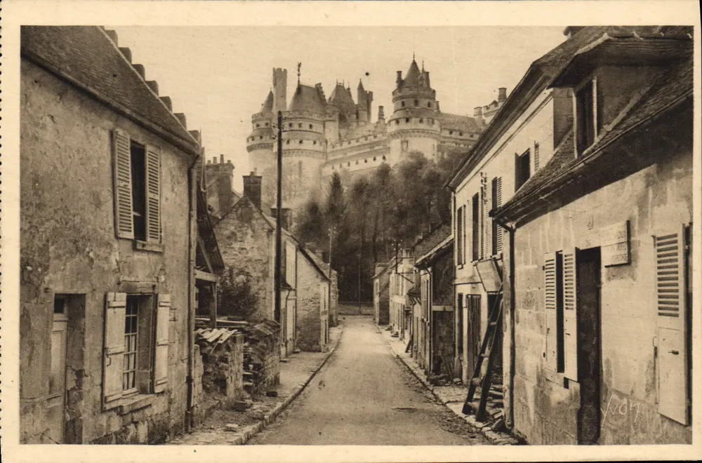 Schloss Pierrefonds (Oise) — Ansicht aus einer alten Straße — Les Éditions d'Art Yvcon, Paris - Vorderseite