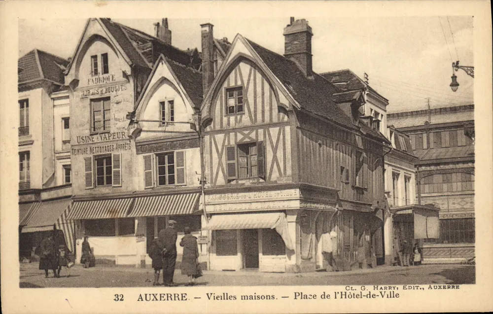 Auxerre — Alte Häuser — Place de l'Hôtel-de-Ville — CL. G. Harry, Édit., AUXERRE - Vorderseite