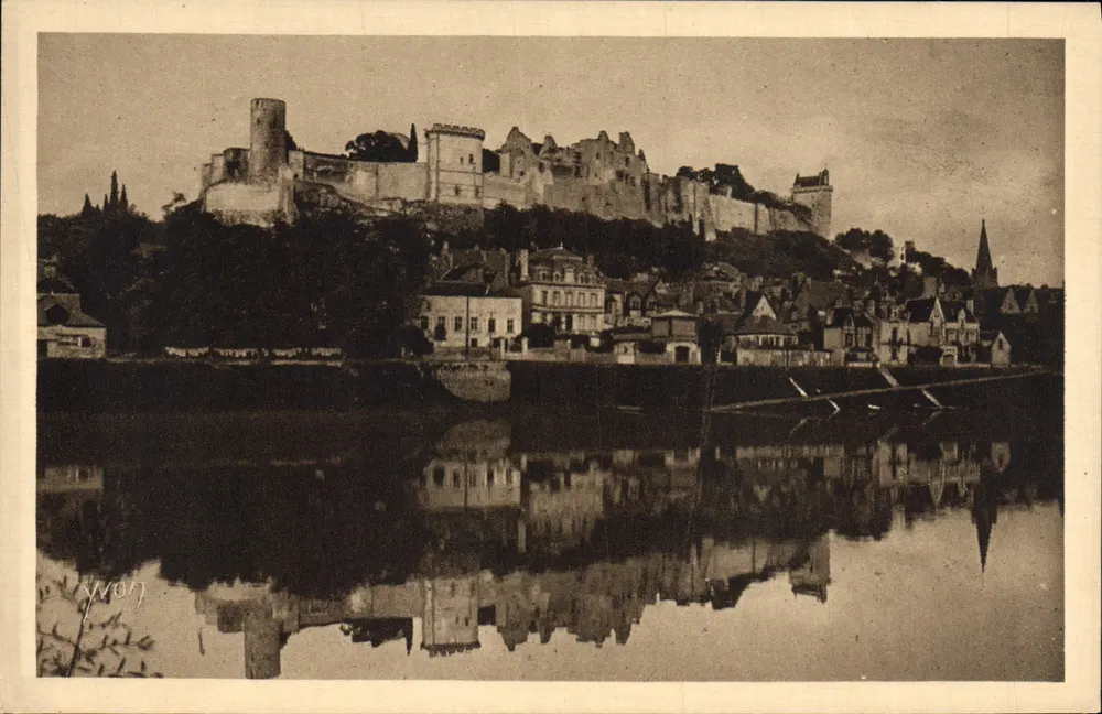 Castelo de Chinon — vista sobre a Loire — Edição d'Art YVON, n°47 - Frente