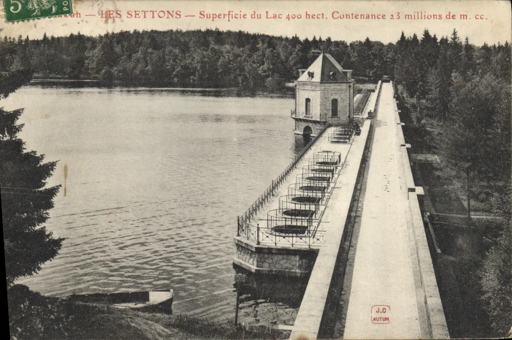 Les Settons — Lago — Superfície 400 hectares, Capacidade 23 milhões de m. cc. — J.C. AUTUN - Frente